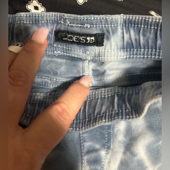 💰2/$10 kids Joes Stonewashed denim shorts-size 5/6 - Picture 5 of 7